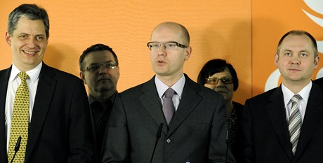 Zleva: Jií Dienstbier, Bohuslav Sobotka a  Michal Haek. 