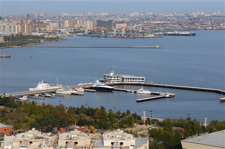 Pístav v Baku, Ázerbájdán.