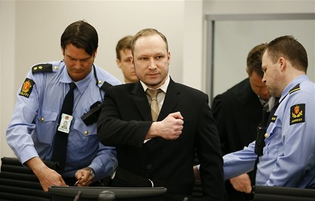 Norský masový vrah Anders Breivik u soudu