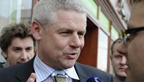 Poslanec Milan Šťovíček přichází na jednání Věcí veřejných | na serveru Lidovky.cz | aktuální zprávy