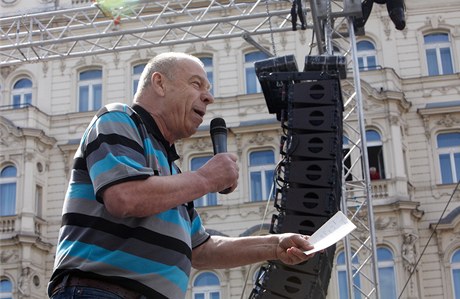 Pedseda MKOS Jaroslav Zavadil na protivládní demonstraci