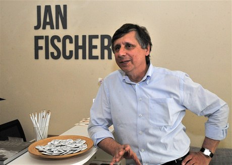 Kandidát na prezidenta Jan Fischer otevel na ikov svou volební kancelá.