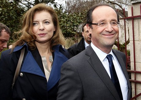 Favorit voleb Francois Hollande odvolil v Laguenne v centrální Francii.