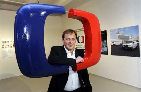 Generální editel T Petr Dvoák pedstavil nové logo eské televize v galerii DOX