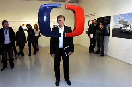 Generální editel T Petr Dvoák pedstavil nové logo eské televize v galerii DOX
