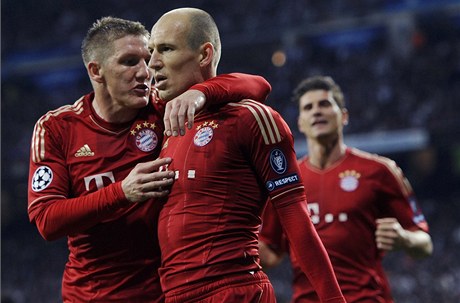 Real - Bayern (Bastian Schweinsteiger vlevo a Arjen Robben)