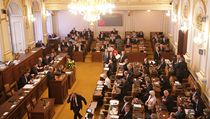 KSČM a SPD pomohly ANO prosadit novelu služebního zákona, umožňuje snadněji odvolávat úředníky Poslanecká sněmovna-jednání | na serveru Lidovky.cz | aktuální zprávy