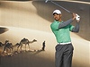 Amerian Tiger Woods odpaluje na patnáctou jamku bhem prvního kola Abu Dhabi Championship v golfovém klubu Abu Dhabi, 26. ledna 2012.