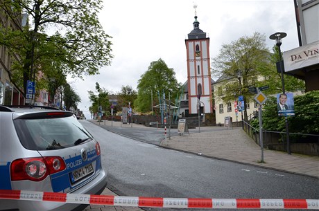 Neznámý mu stílel v kostele v západonmeckém mst Siegen.