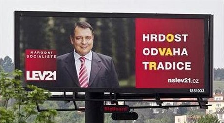 Billboard Jiího Paroubka po zásahu lidové tvoivosti