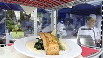 Kuchaři soutěžili ve filetování lososa. | na serveru Lidovky.cz | aktuální zprávy