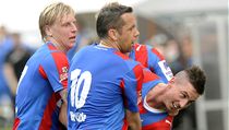 Viktoria Plzeň - Slavia Praha. Radost plzeňských hráčů, vpravo je střelec dvou gólů Milan Petržela, uprostřed Pavel Horváth, vlevo František Rajtoral | na serveru Lidovky.cz | aktuální zprávy