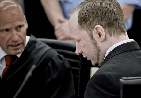 Anders Breivik u soudu.