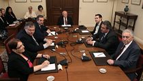 Řečtí političtí lídři při jednání o předčasných volbách. Ty se uskuteční 17. června. | na serveru Lidovky.cz | aktuální zprávy