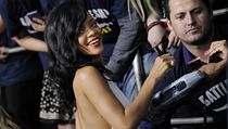 Ve filmu ztvárnila Rihanna roli Petty Raikes. "Je to zbrojní důstojnice, která se nebojí ničeho, miluje zbraně, rozumí jim - a nejen těm svým, ale všem na lodi," přiblížila svou postavu sama zpěvačka. | na serveru Lidovky.cz | aktuální zprávy
