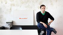 Petr Babák v Laboratoři s Participem č.23 Tomáše Vaňka a obrazem Krištofa Kintery. | na serveru Lidovky.cz | aktuální zprávy