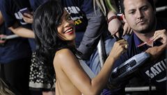 Ve filmu ztvárnila Rihanna roli Petty Raikes. "Je to zbrojní dstojnice, která se nebojí nieho, miluje zbran, rozumí jim - a nejen tm svým, ale vem na lodi," piblíila svou postavu sama zpvaka.