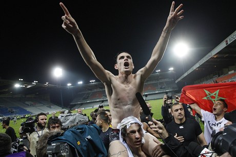 Fotbalista Montpellier Remy Cabella slaví historicky první titul ve francouzské lize
