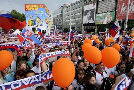 Zisk stíbrných medailí na mistrovství svta slavili po návratu z Finska sloventí hokejisté se svými fanouky v Bratislav