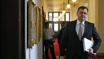 Petr Nečas přichází na schůzi vlády. | na serveru Lidovky.cz | aktuální zprávy
