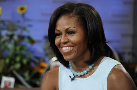 Prvn dma USA Michelle Obamov pila pohovoit o sv knize do oblbenho zpravodajskho poadu Good Morning America (Dobr rno, Ameriko).