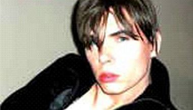 Magnotta vystupoval v minulosti tak pod jmny Eric Clinton, Kirk Newman a Vladimir Romanov