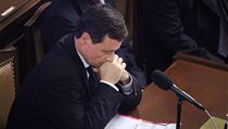 David Rath si pročítá svůj projev. | na serveru Lidovky.cz | aktuální zprávy