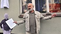 Režisér Zdeněk Svěrák odhalil 6. června v ulici Žateckých v Praze pamětní desku věnovanou svému dlouholetému kolegovi Ladislavu Smoljakovi. | na serveru Lidovky.cz | aktuální zprávy