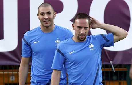 Fotbalisté Francie Franck Ribéry a Karim Benzema