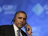 Americká prezident Barack Obama eká na zaátek prvního zasedání summitu G20 