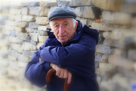 Rudimu je 92 let, ped válkou piplul do Palestiny na lodní kotv. V izraelském mst Nahariya se potkal s paní Vrou. 