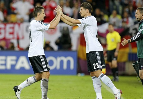 Miroslav Klose (vlevo) a Mario Gomez