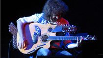 Pat Metheny hraje na svou dvaačtyřicetistrunnou kytaru | na serveru Lidovky.cz | aktuální zprávy