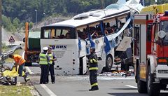 Policisté a zahranái na míst tragédie