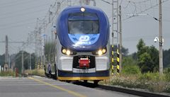 Na zkuebním okruhu ve Velimi pedstavily eské dráhy nový typ vlak pro osobní dopravu - RegioShark. 