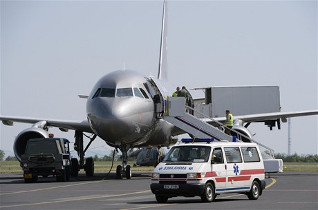 Armádní speciál pivezl 30. ervna na vojenské letit v praských Kbelích zbylé zranné turisty, kteí po nehod autobusu zstali od minulého víkendu v chorvatských nemocnicích.