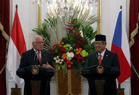 Václav Klaus s indonéským protjkem Susilem Bambang Yudhoyonem