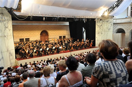 54. roník Mezinárodního operního festivalu Smetanova Litomyl skonil 8. ervence koncertem nazvaným Nejvtí symfonické malikosti.