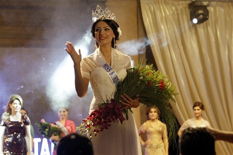 Irácký Kurdistán vbec poprvé volil svou miss. Vítzkou se stala osmnáctiletá ene Azízová Aková ze Sulajmáníje.