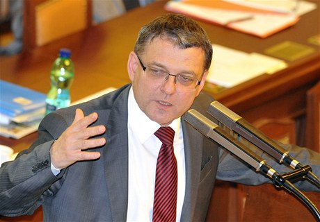Lubomír Zaorálek (SSD) pi projevu bhem jednání o vydání Vlasty Parkanové.