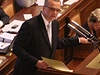Ministr financ Miroslav Kalousek snmovn pedloil dokumenty, kter podle nj...