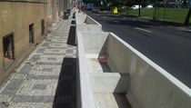 Betonové květináče na Smíchově | na serveru Lidovky.cz | aktuální zprávy