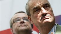 Karel Schwarzenberg stojí za místopředsedou TOP 09 Miroslavem Kalouskem | na serveru Lidovky.cz | aktuální zprávy