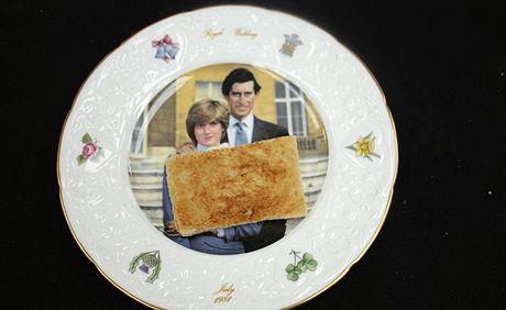 "Svatební" toast prince Charlese se prodal v drab za 230 liber.