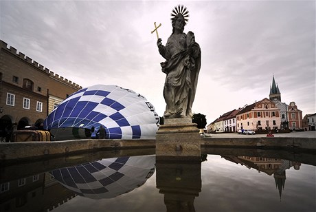 Ji poestnácté patí nebe nad Telí a nejbliím okolím msta horkovzduným balonm na akci Balony nad Telí.