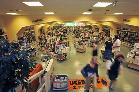 Ped deseti lety se zmnil koncept prodejen knih v esku - nastoupily velké paláce knih.