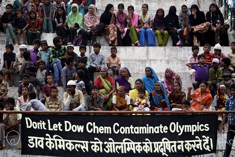 Obti z Bhópálu prostestují proti tomu, aby spolensot Dow Chemical nebyla sponzorem olympijských her v Londýn.