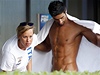 Italský plavec Filippo Magnini s pítelkyní Federicou Pellegriniovou v masání...