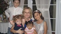 Eva Hidayat s vnoučaty | na serveru Lidovky.cz | aktuální zprávy