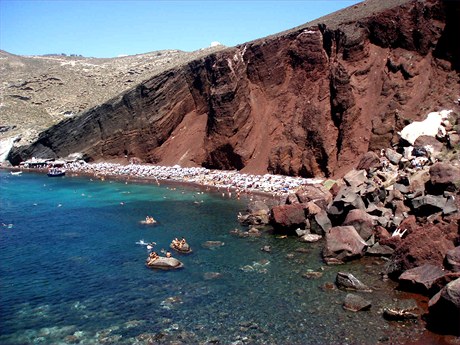 Red Beach na eckém ostrov Santorini.